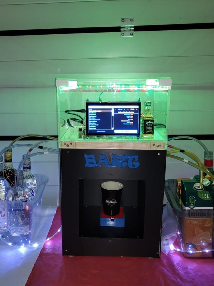 Selbstgebaute Cocktailmaschine „Bart“ mit CocktailBerry-Software auf einem Raspberry Pi
