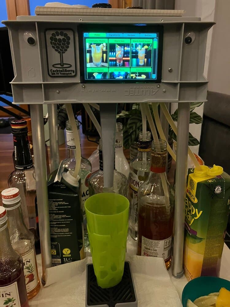 Selbstgebaute Cocktailmaschine „CB2Go“ mit CocktailBerry-Software auf einem Raspberry Pi